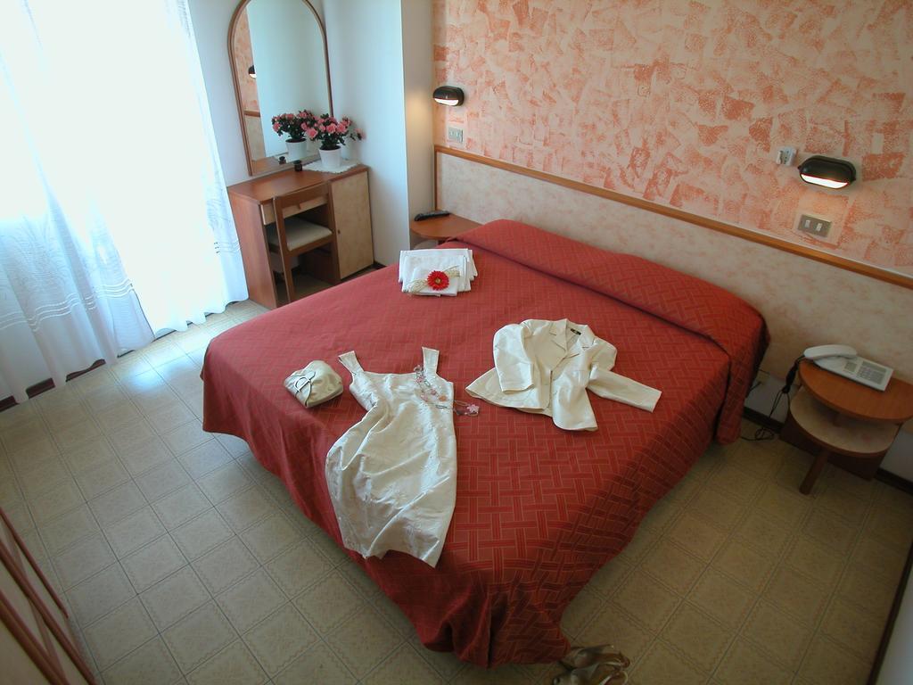 Hotel Merkury Torre Pedrera Cameră foto