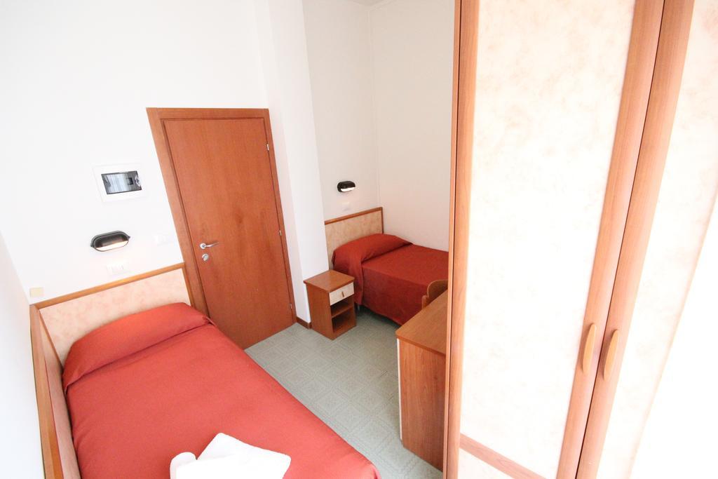 Hotel Merkury Torre Pedrera Cameră foto