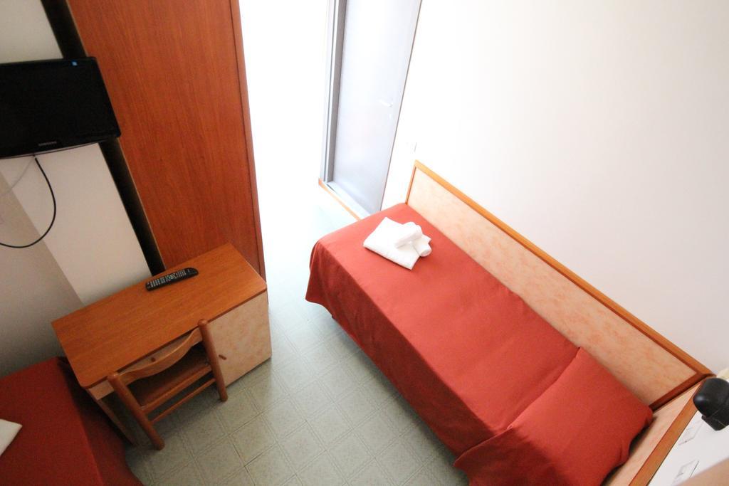 Hotel Merkury Torre Pedrera Cameră foto